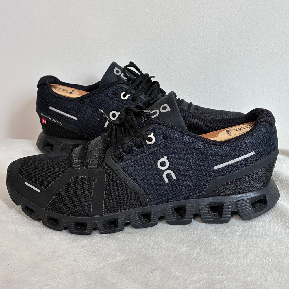 On Running Cloudflow All Black Mens 8 Womens 9.5 Running Shoes 59.98905